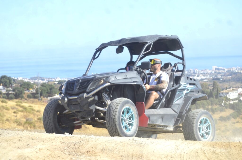 Buggy biplaza en una ruta guiada por la Sierra de Mijas con vistas al mar